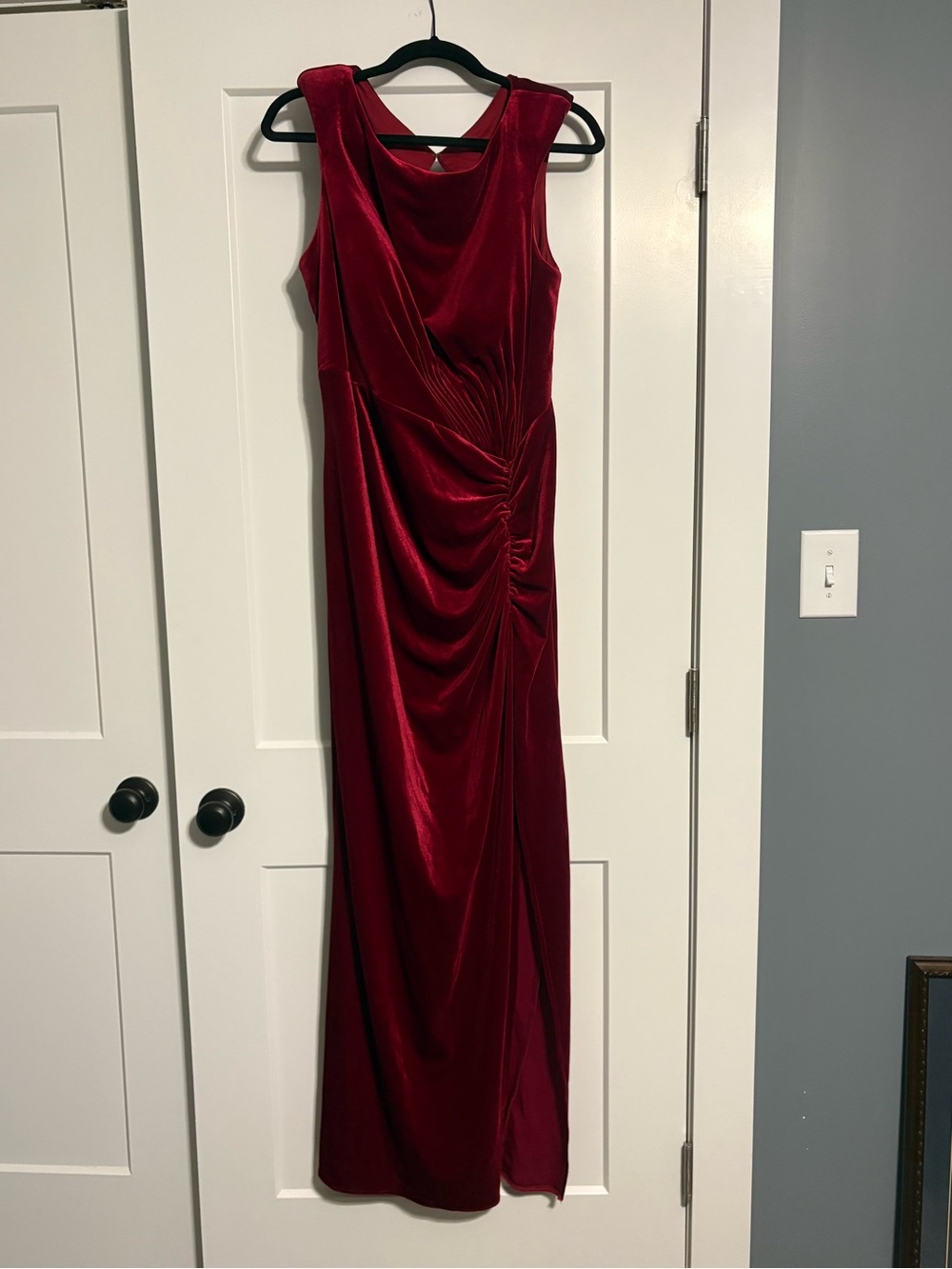 Elegant Sleeveless Red Velvet Evening Gown